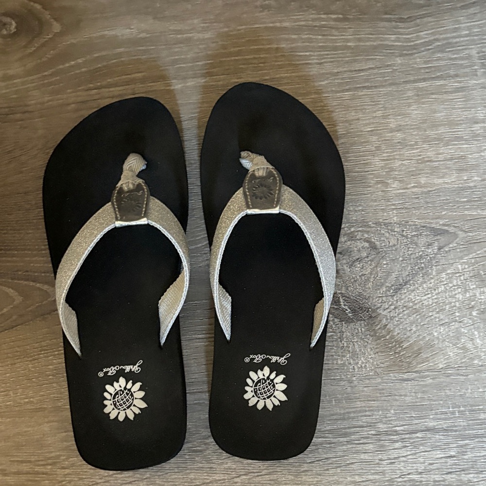 Yellow Box Silver and black flip flops